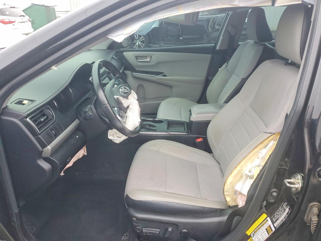 2016 TOYOTA CAMRY SE photo 19