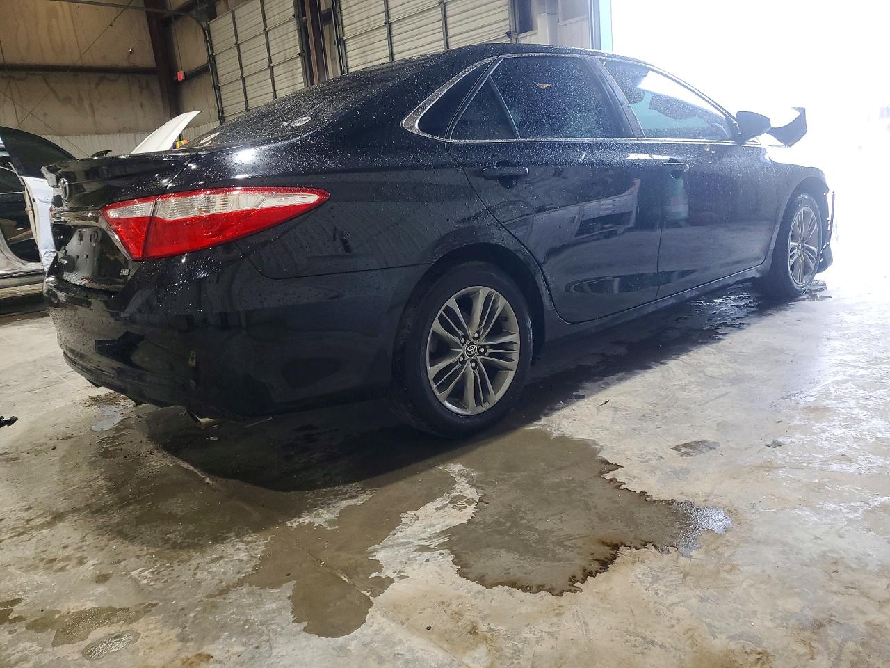 2016 TOYOTA CAMRY SE photo 7