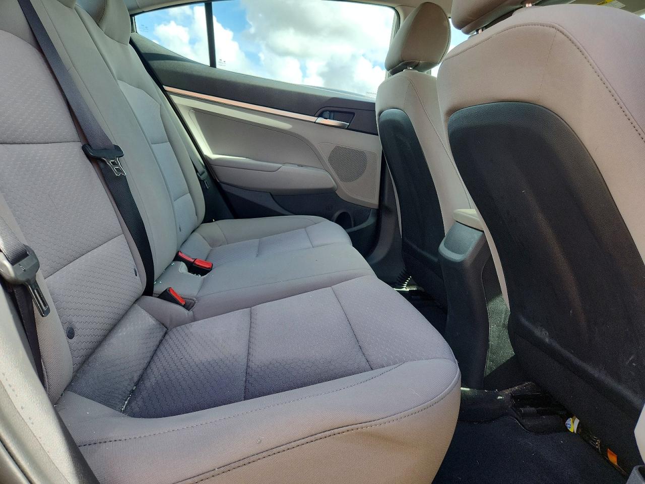 2020 HYUNDAI ELANTRA SE photo 19