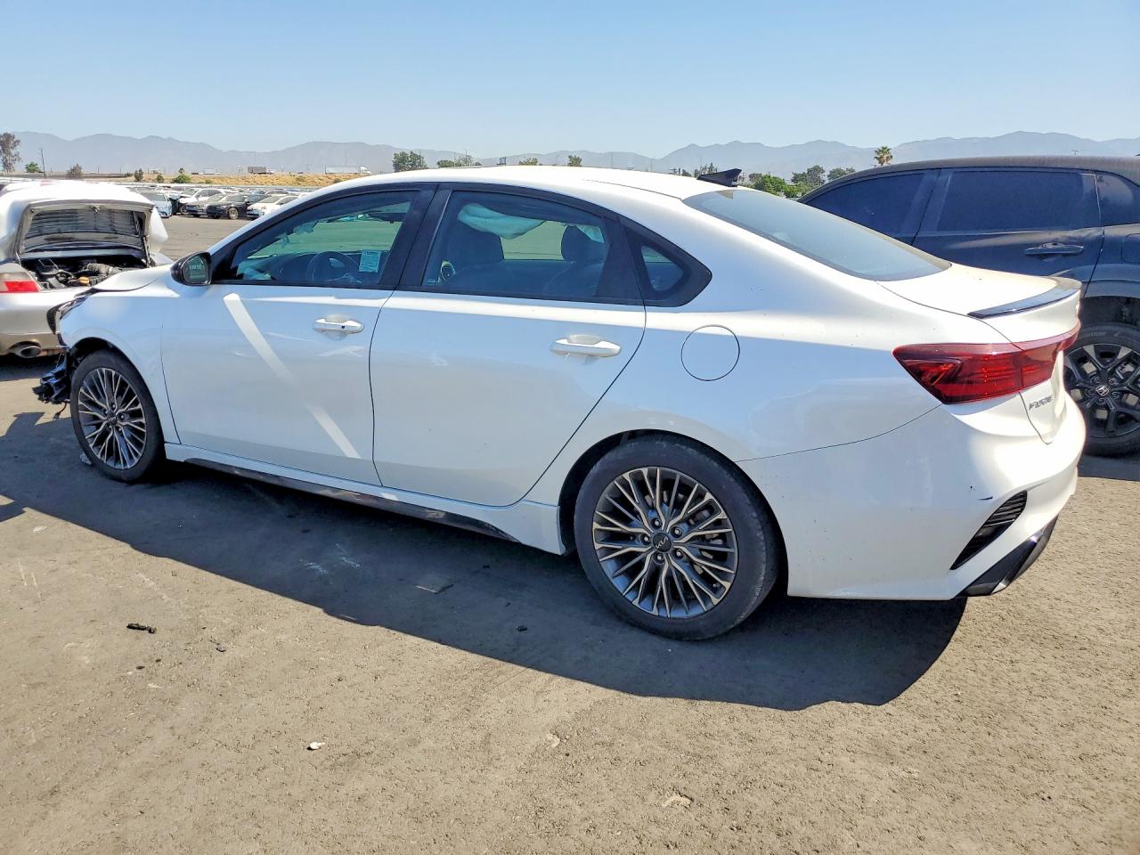 2023 KIA FORTE GT LINE photo 3