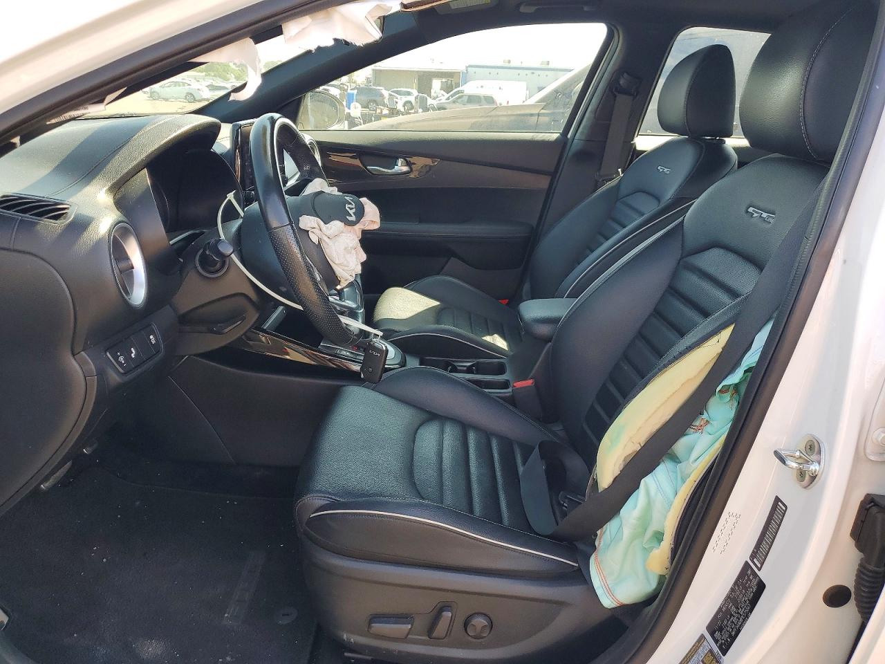 2023 KIA FORTE GT LINE photo 13