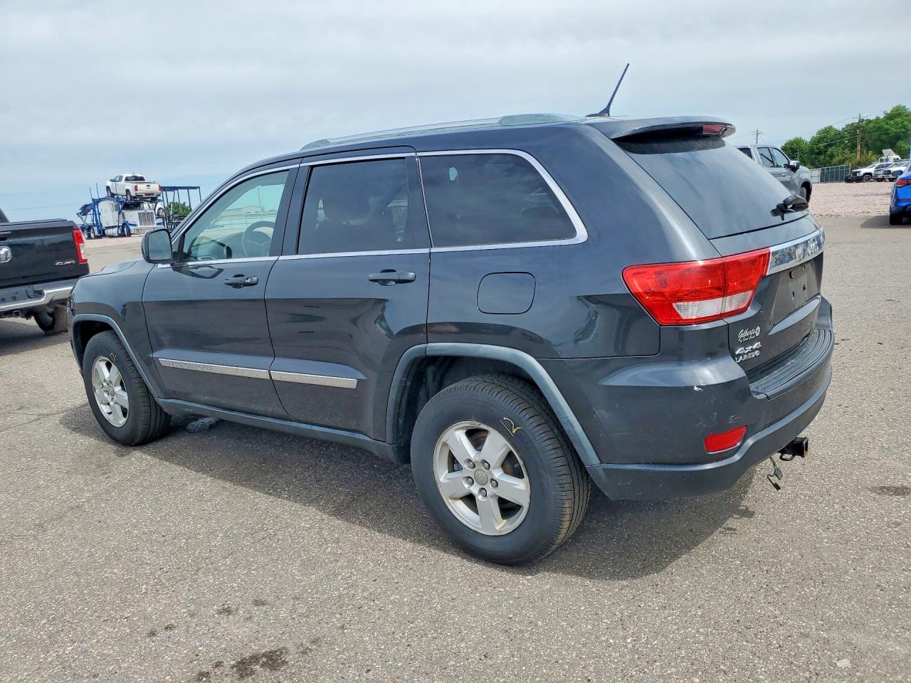 2011 JEEP GRAND CHEROKEE LAREDO photo 2