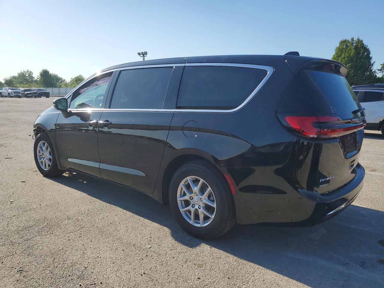 2026 CHRYSLER PACIFICA SELECT photo 2