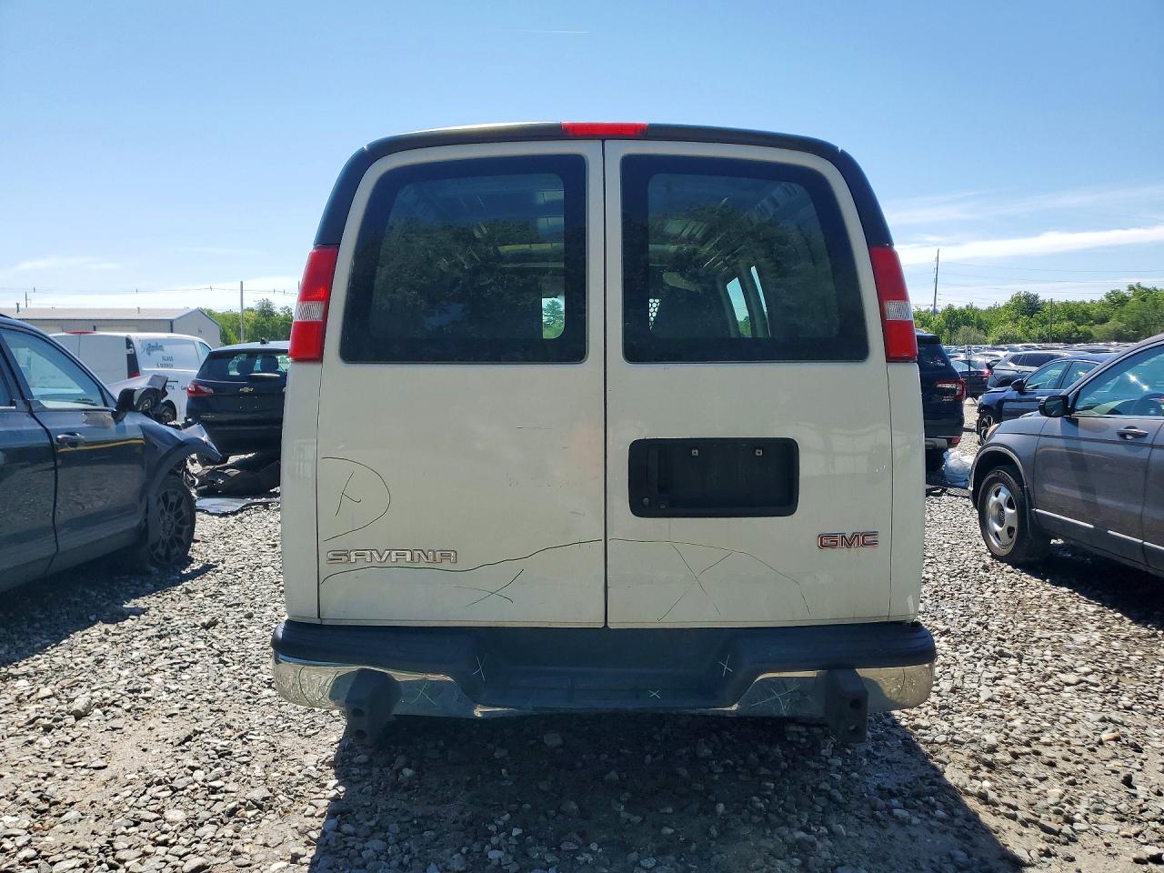 2018 GMC SAVANA 2500 DELIVERY VAN photo 16
