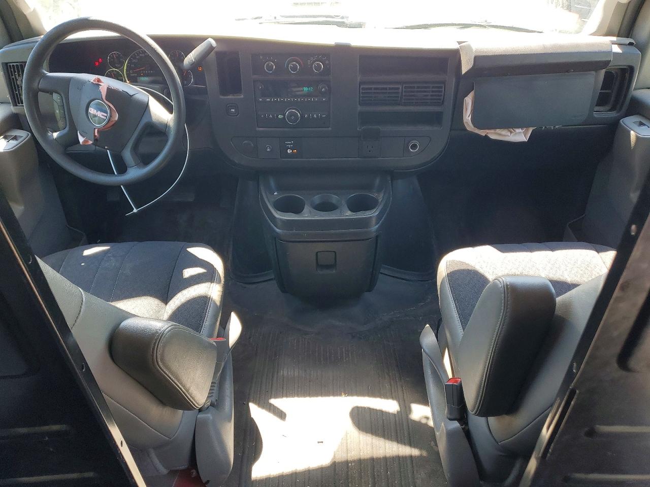 2018 GMC SAVANA 2500 DELIVERY VAN photo 22