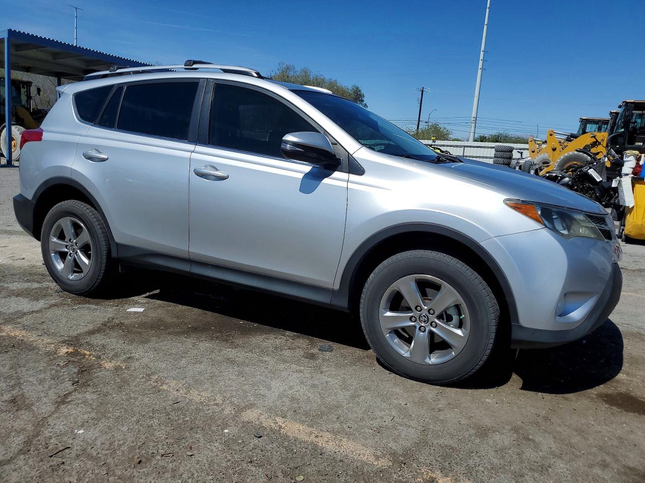 2015 TOYOTA RAV4 XLE photo 10