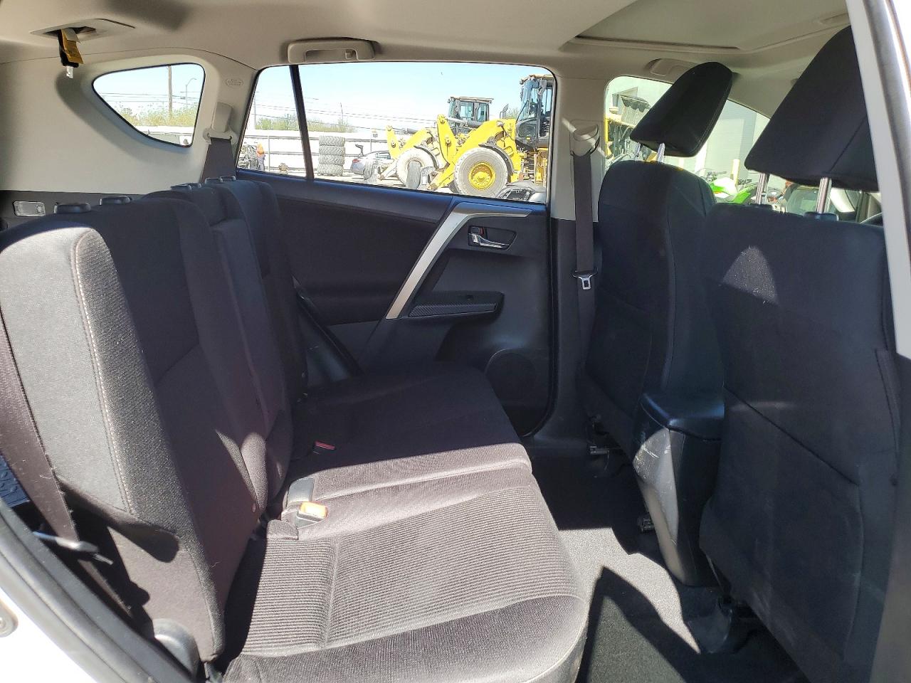 2015 TOYOTA RAV4 XLE photo 31