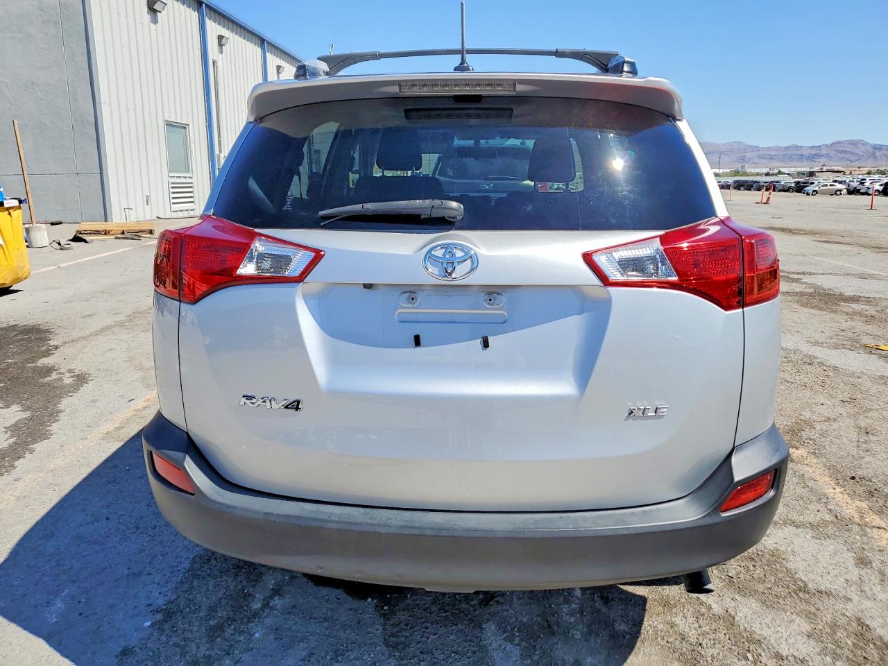 2015 TOYOTA RAV4 XLE photo 16