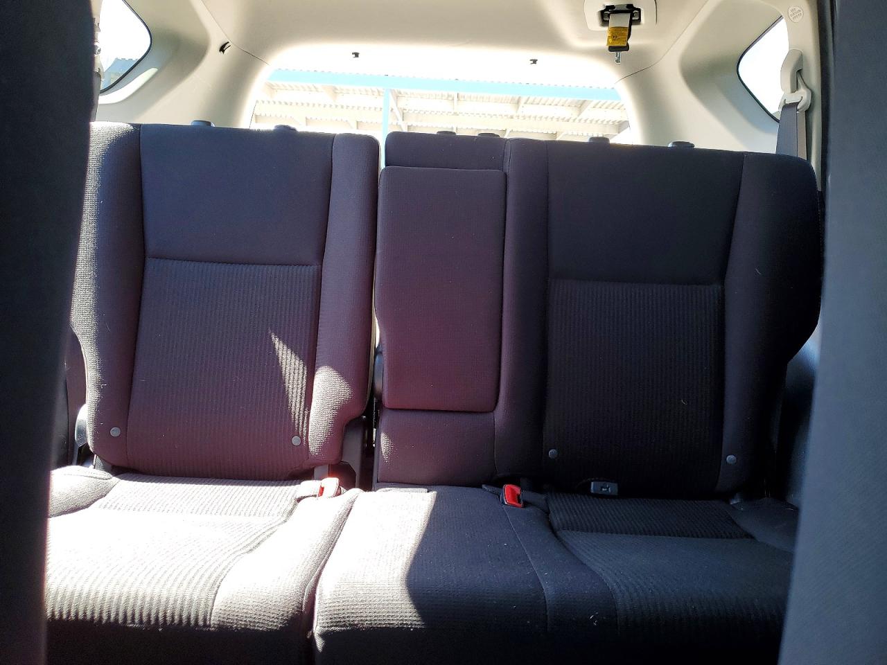 2015 TOYOTA RAV4 XLE photo 28