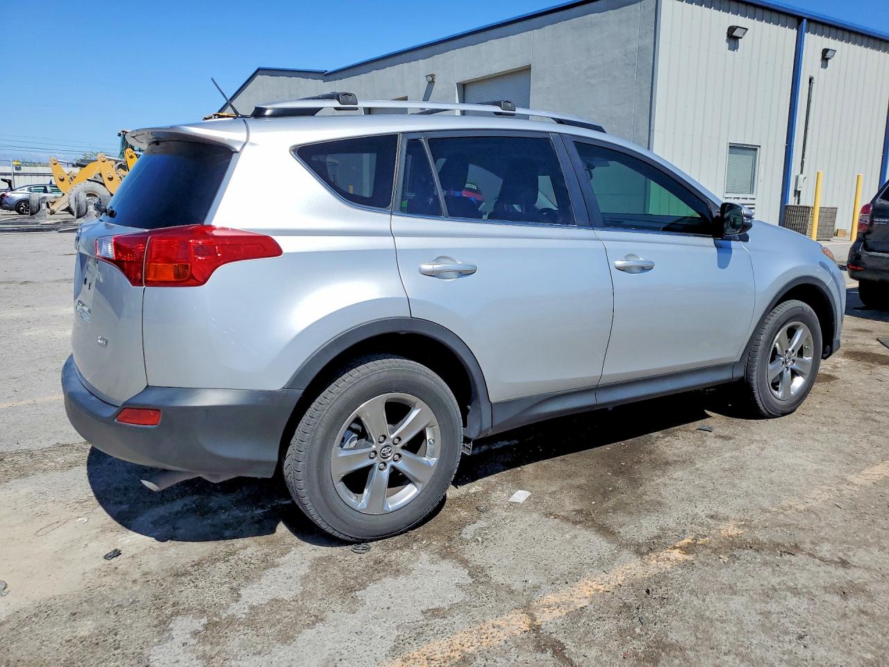 2015 TOYOTA RAV4 XLE photo 7