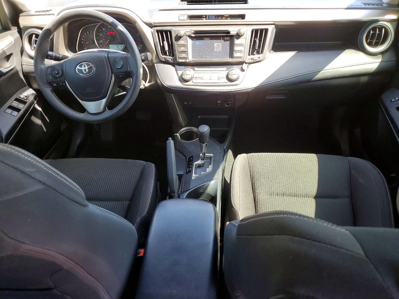 2015 TOYOTA RAV4 XLE photo 22