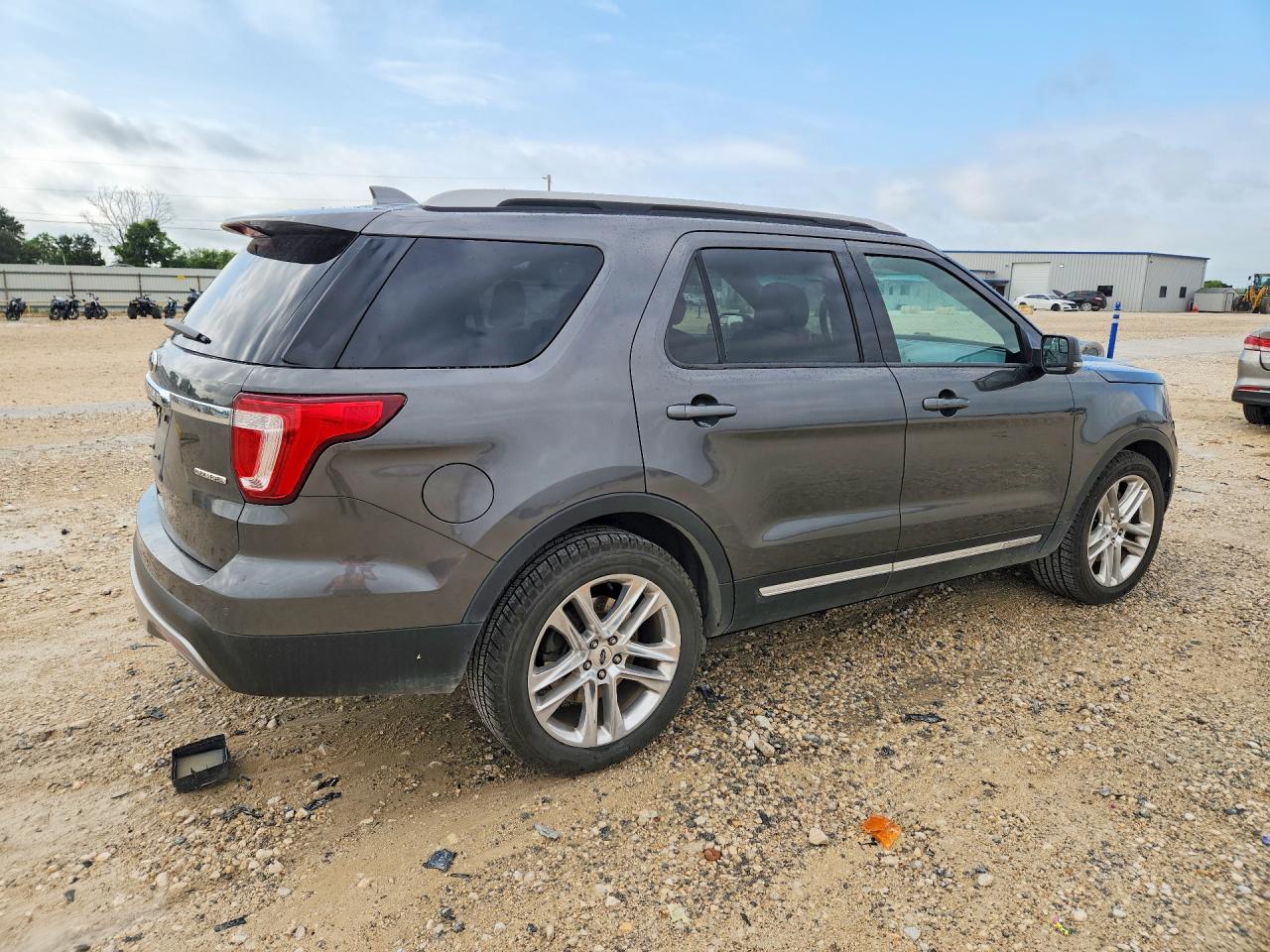 2016 FORD EXPLORER XLT photo 7