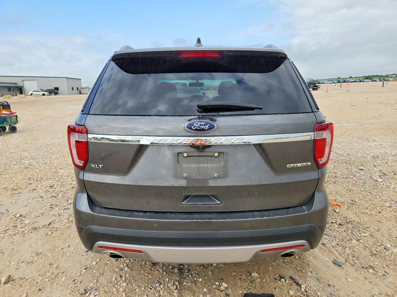 2016 FORD EXPLORER XLT photo 16