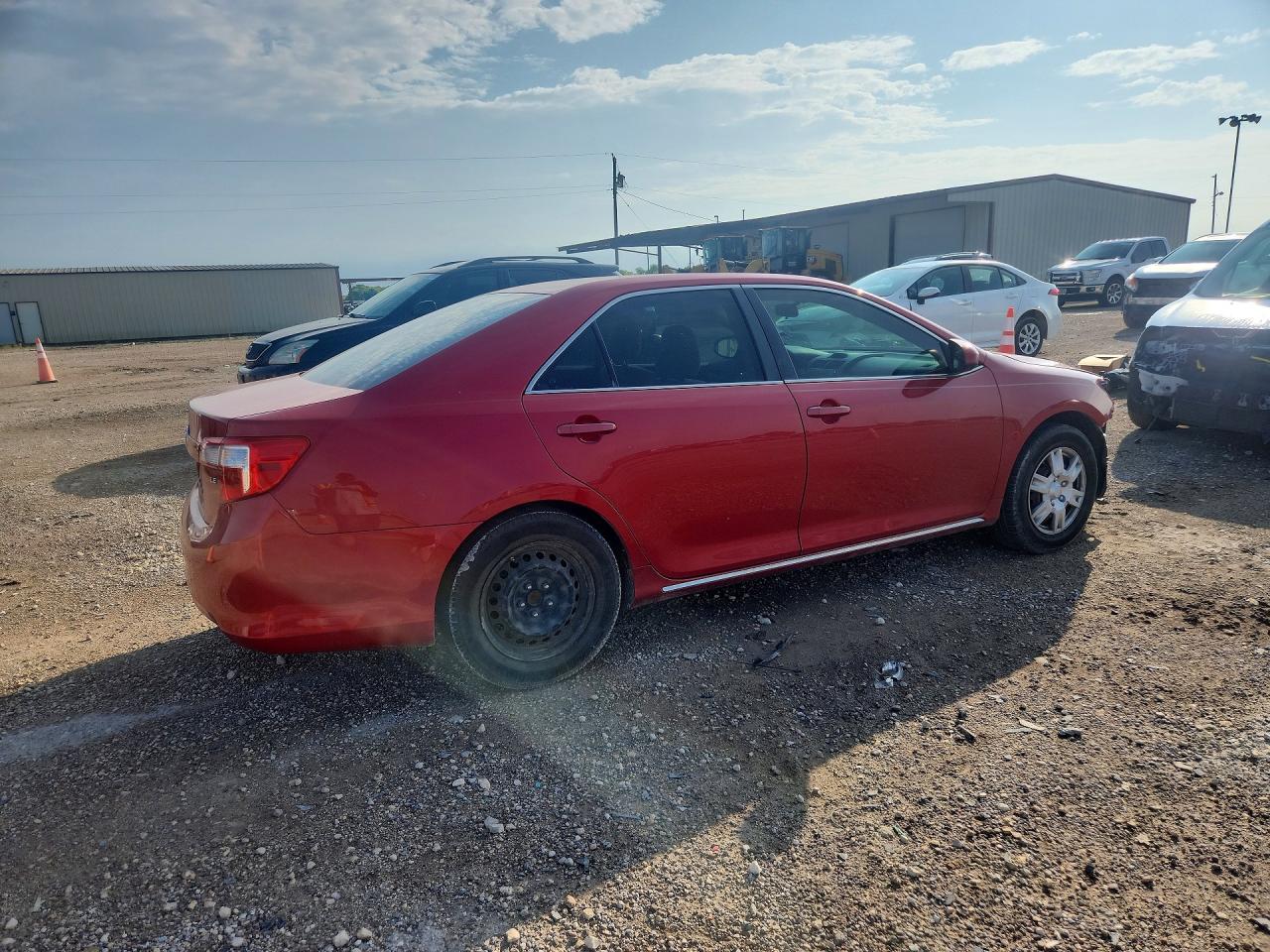 2014 TOYOTA CAMRY LE photo 5