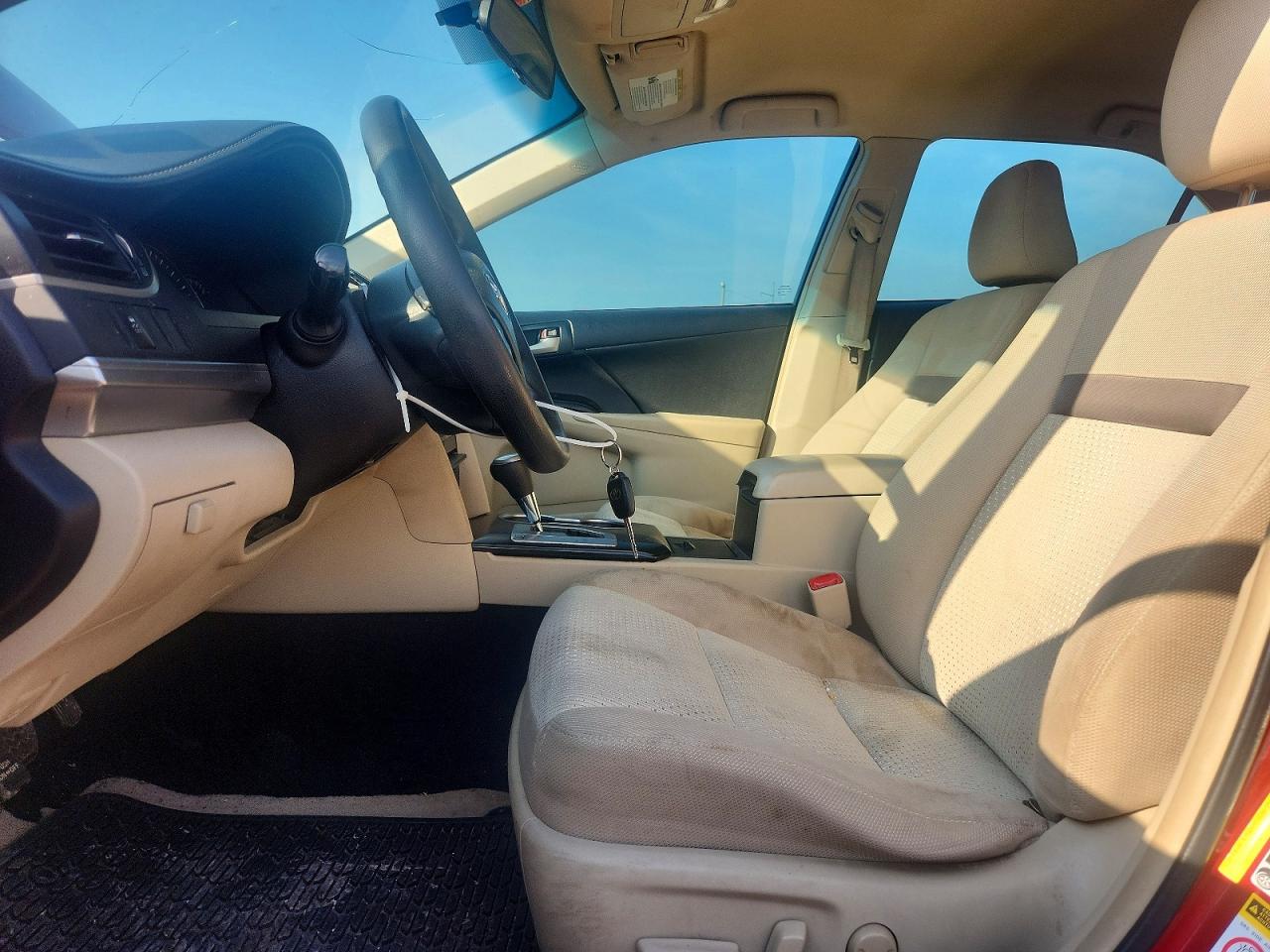 2014 TOYOTA CAMRY LE photo 13
