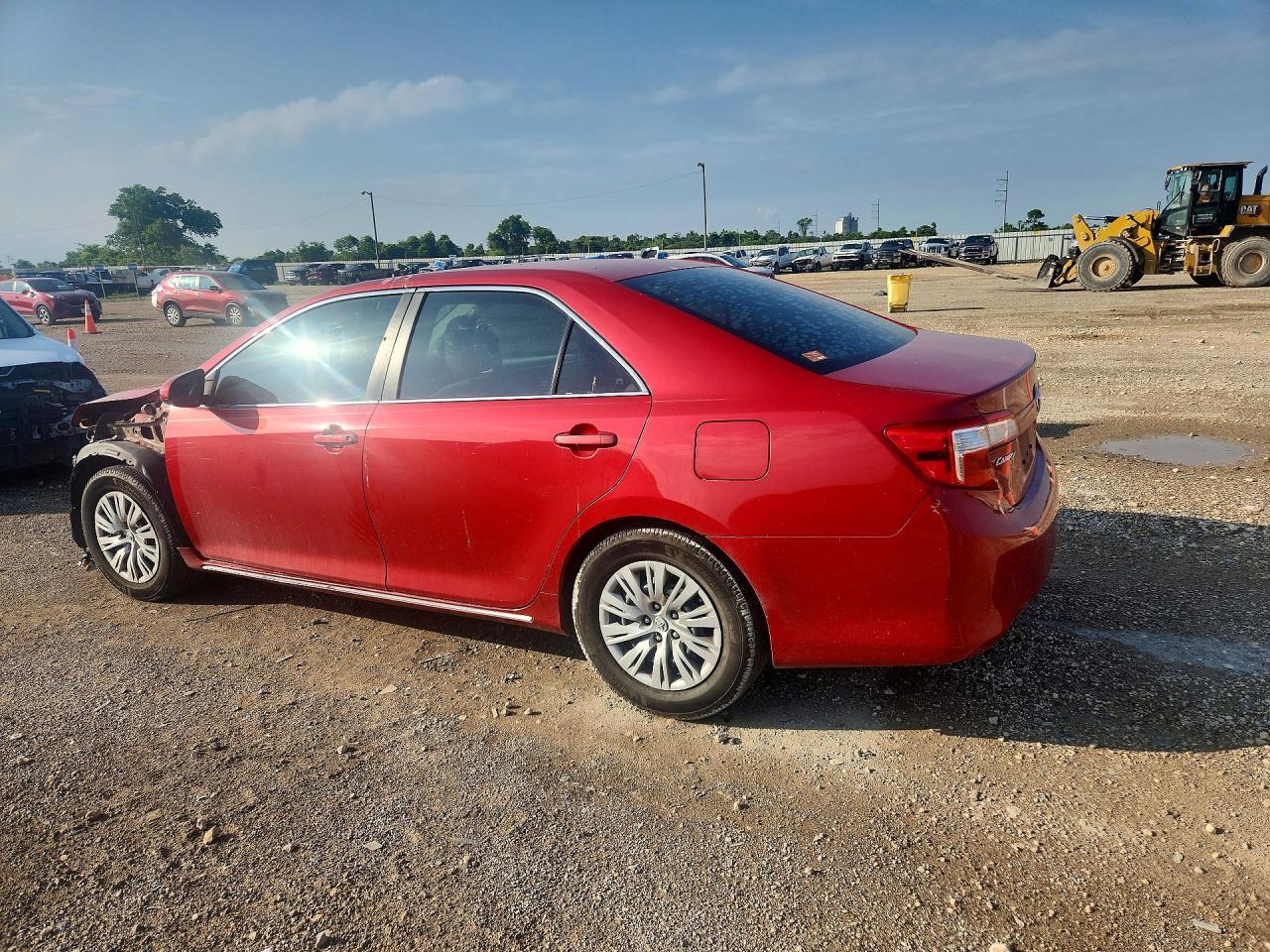 2014 TOYOTA CAMRY LE photo 3