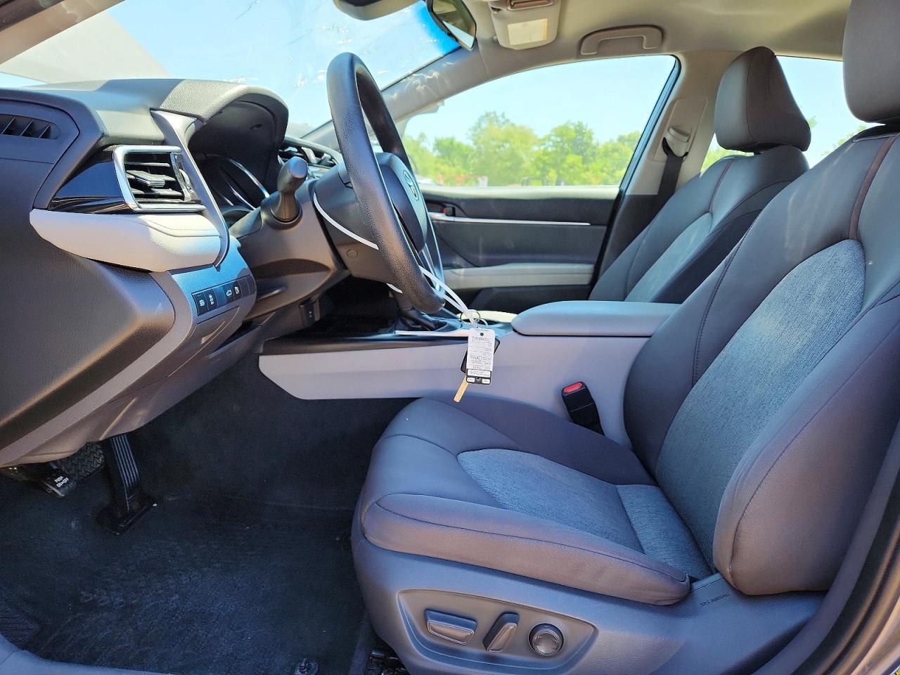 2018 TOYOTA CAMRY LE photo 7