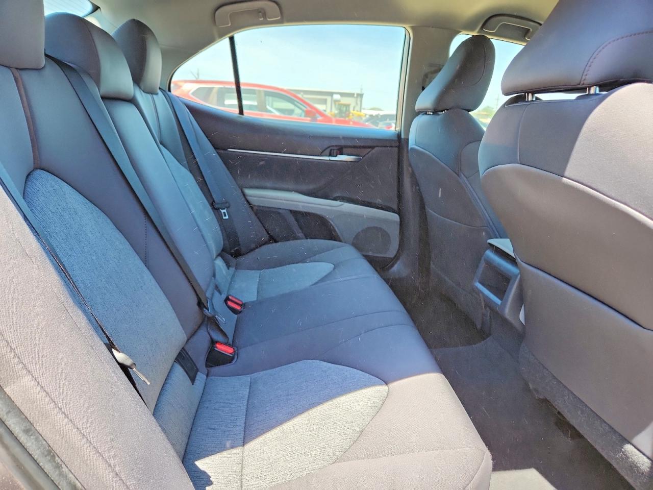 2018 TOYOTA CAMRY LE photo 10