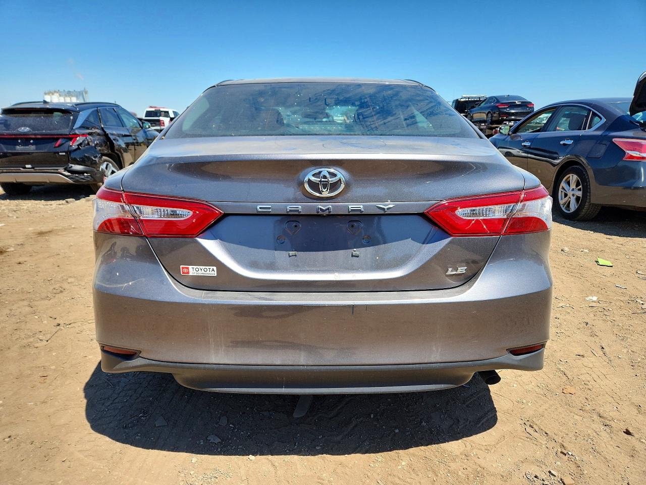 2018 TOYOTA CAMRY LE photo 6