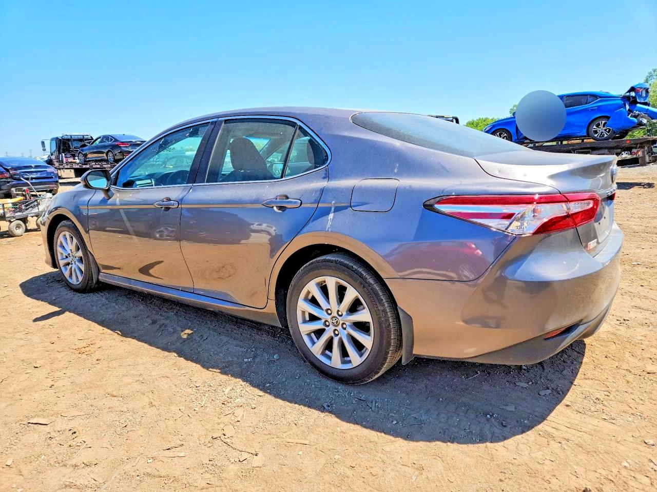 2018 TOYOTA CAMRY LE photo 2