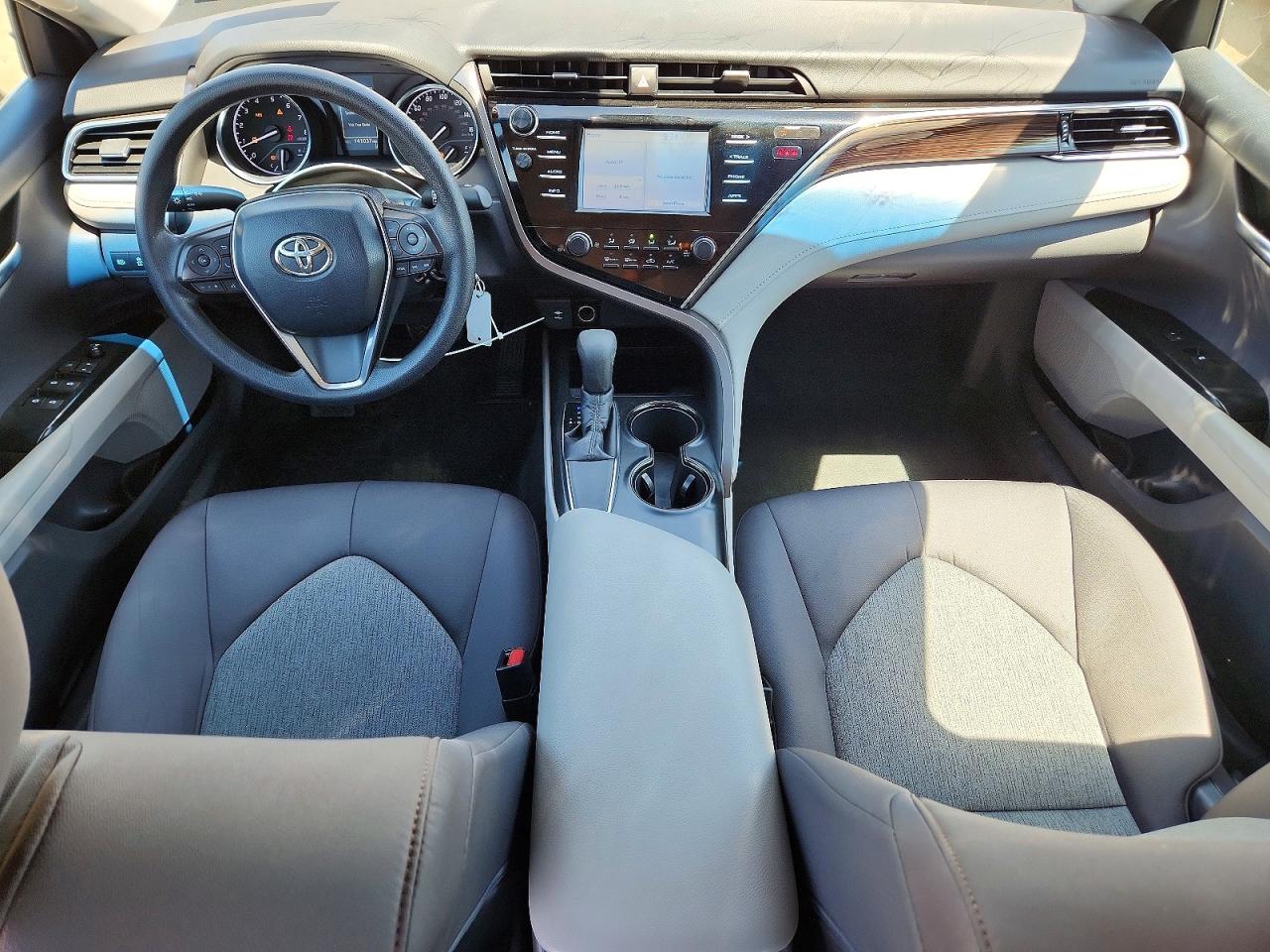 2018 TOYOTA CAMRY LE photo 8