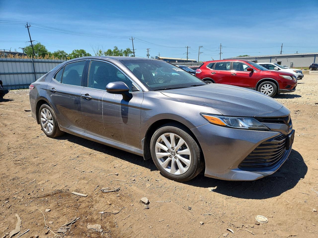 2018 TOYOTA CAMRY LE photo 4