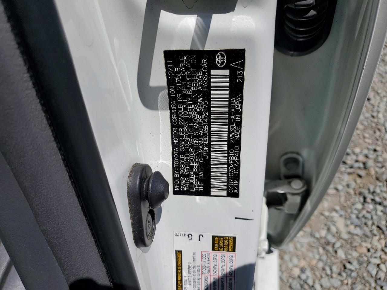 2011 TOYOTA PRIUS TWO photo 23