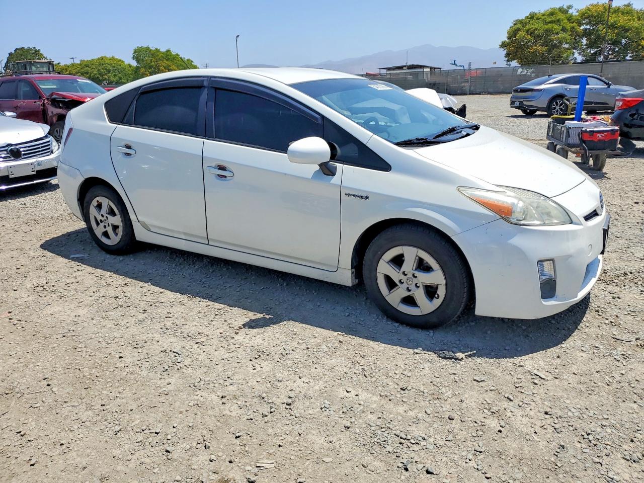 2011 TOYOTA PRIUS TWO photo 7