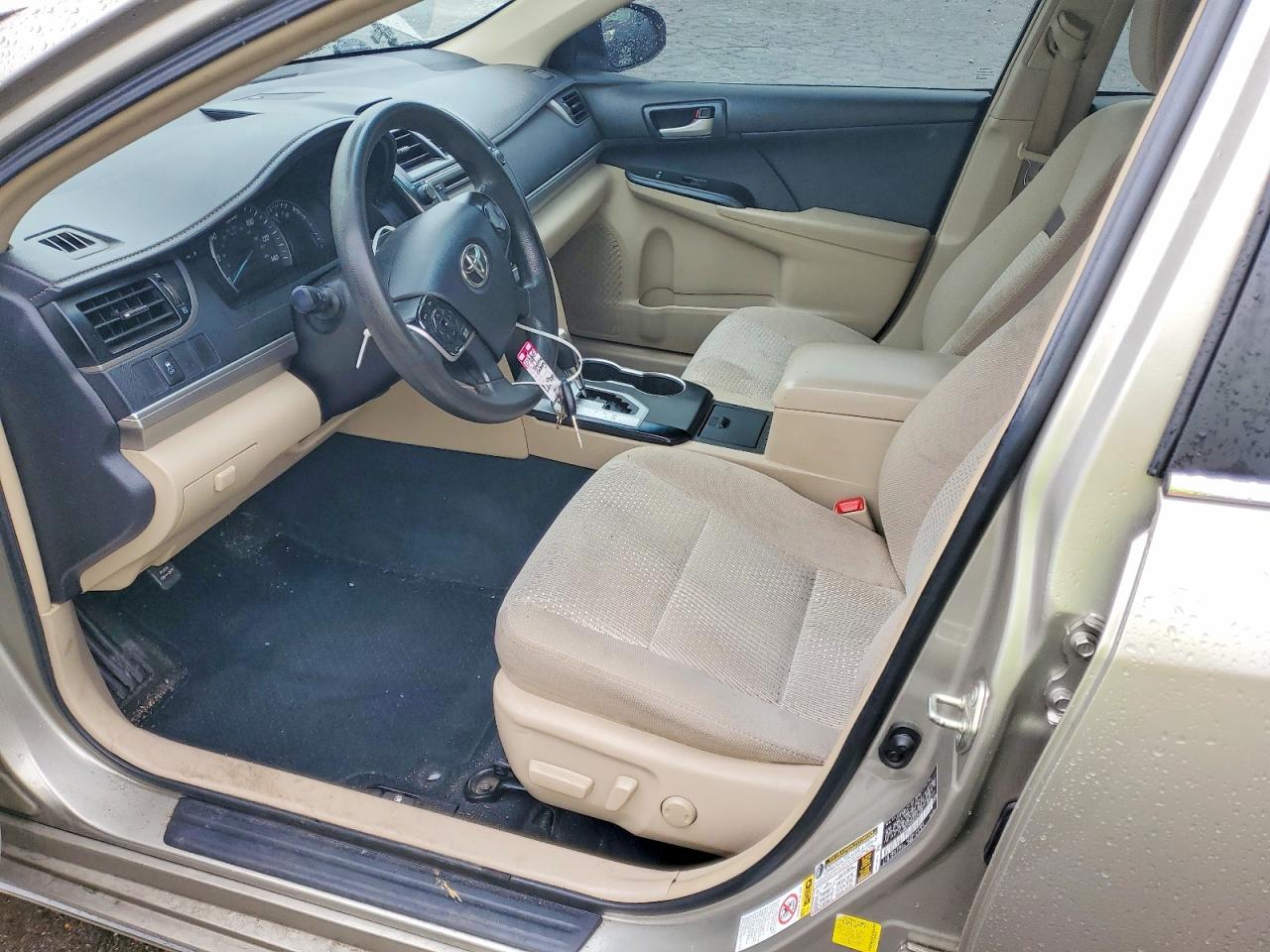 2014 TOYOTA CAMRY LE photo 19