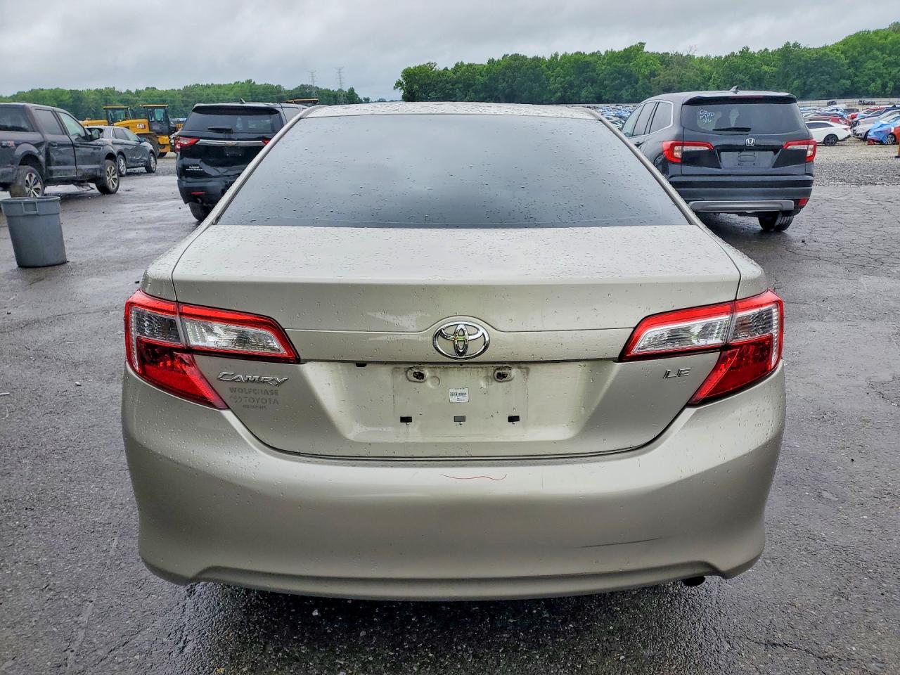 2014 TOYOTA CAMRY LE photo 16
