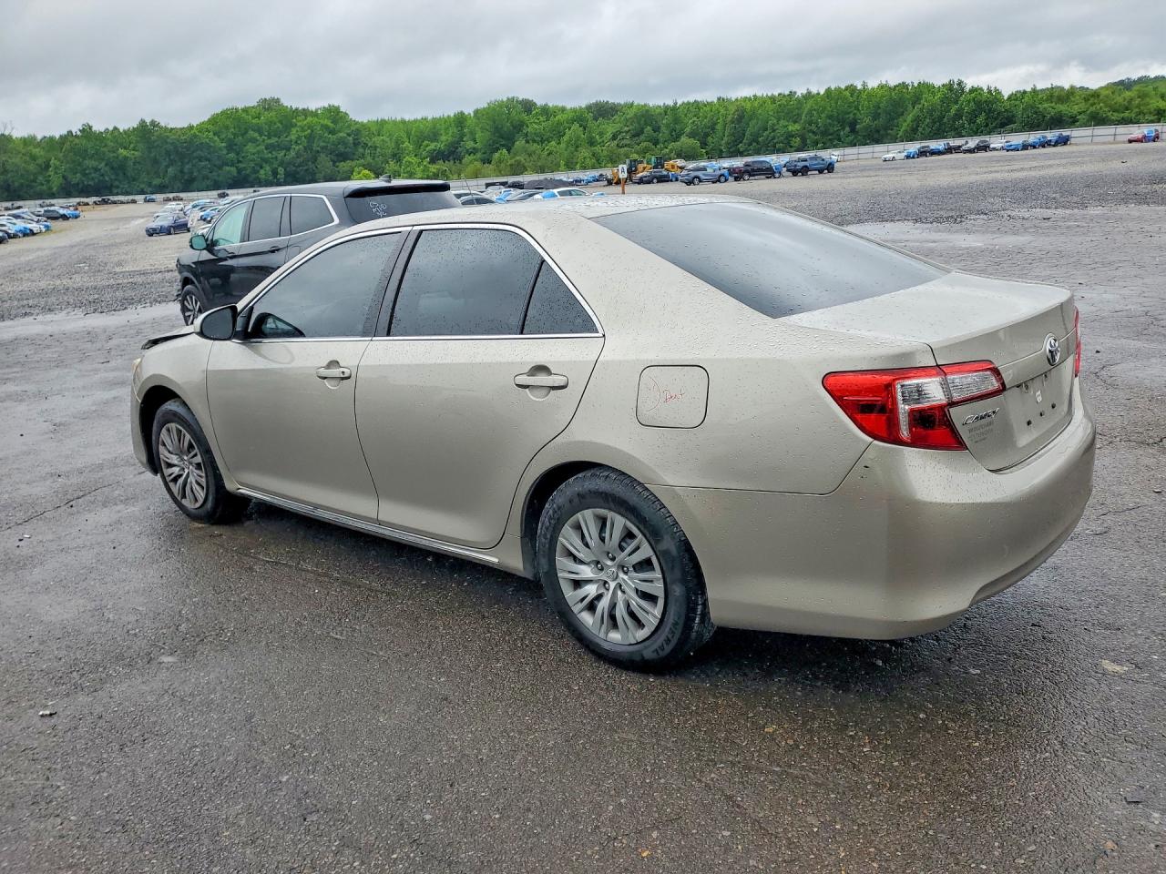 2014 TOYOTA CAMRY LE photo 4