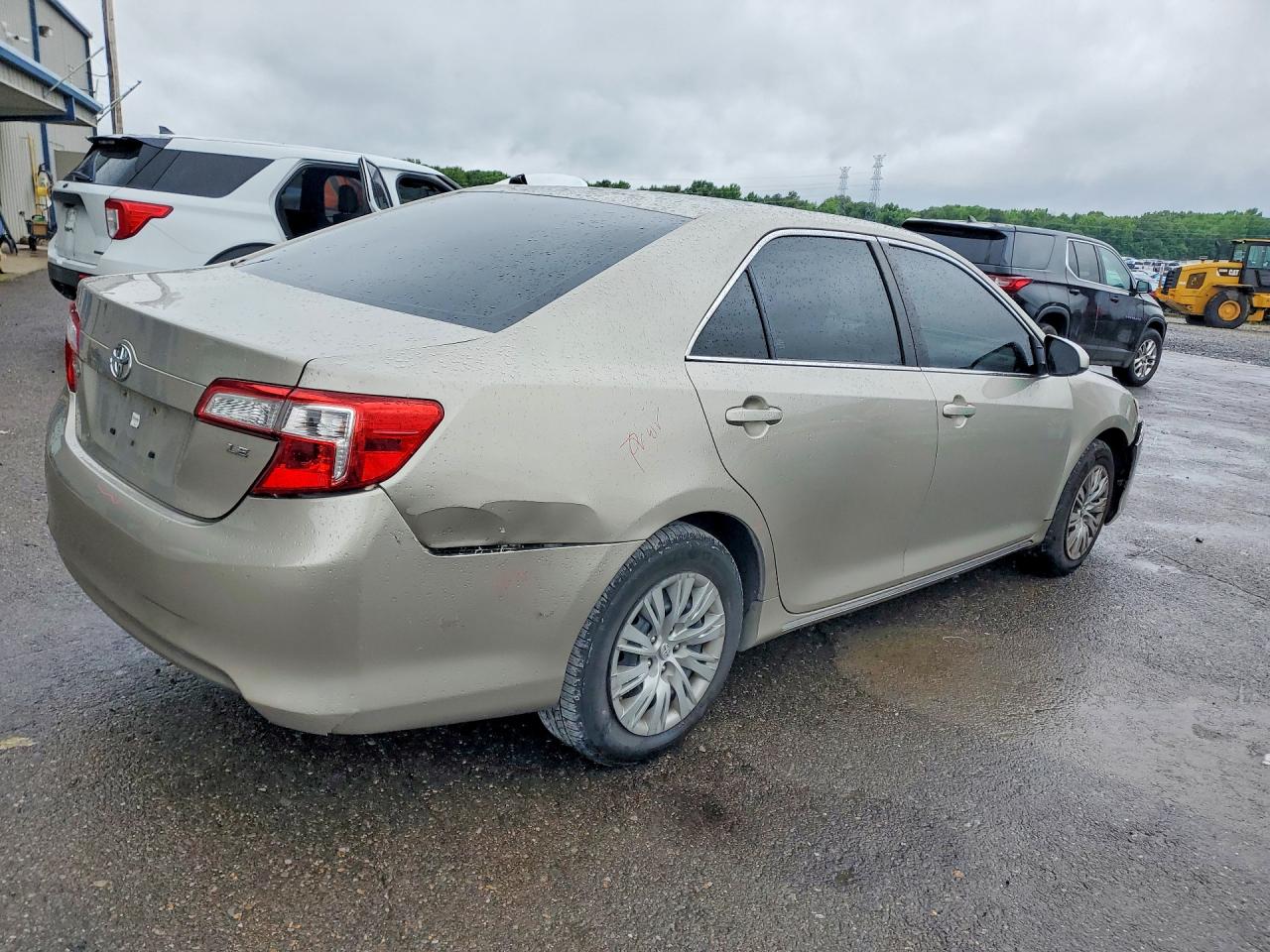 2014 TOYOTA CAMRY LE photo 7