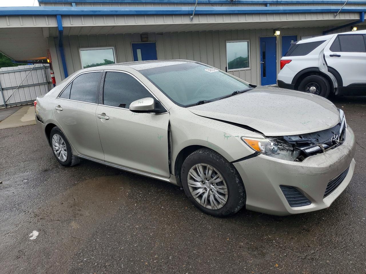 2014 TOYOTA CAMRY LE photo 10