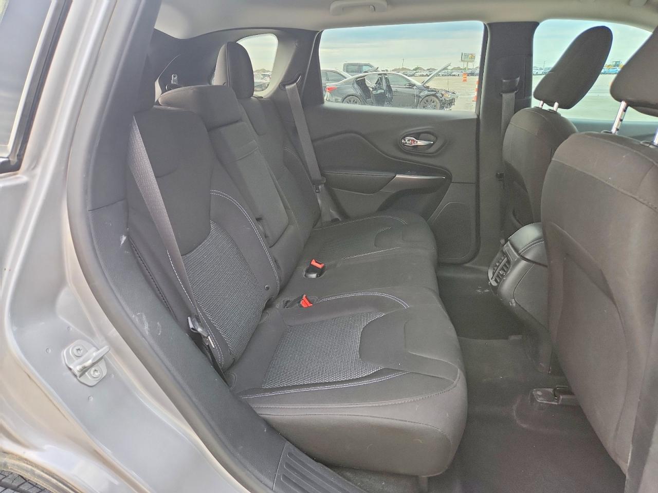 2019 JEEP CHEROKEE LATITUDE photo 31