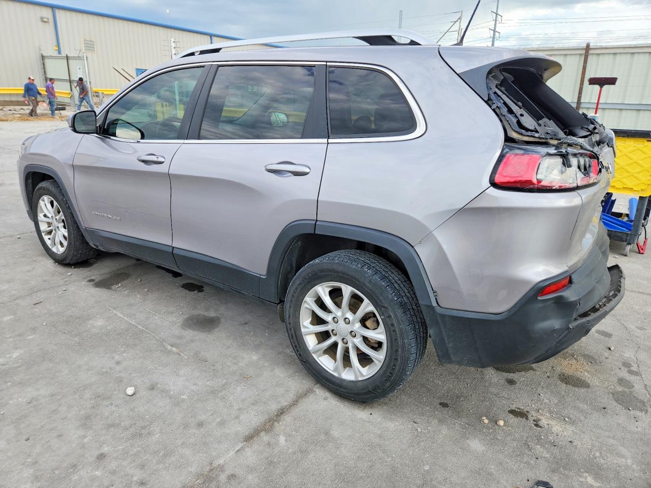 2019 JEEP CHEROKEE LATITUDE photo 4