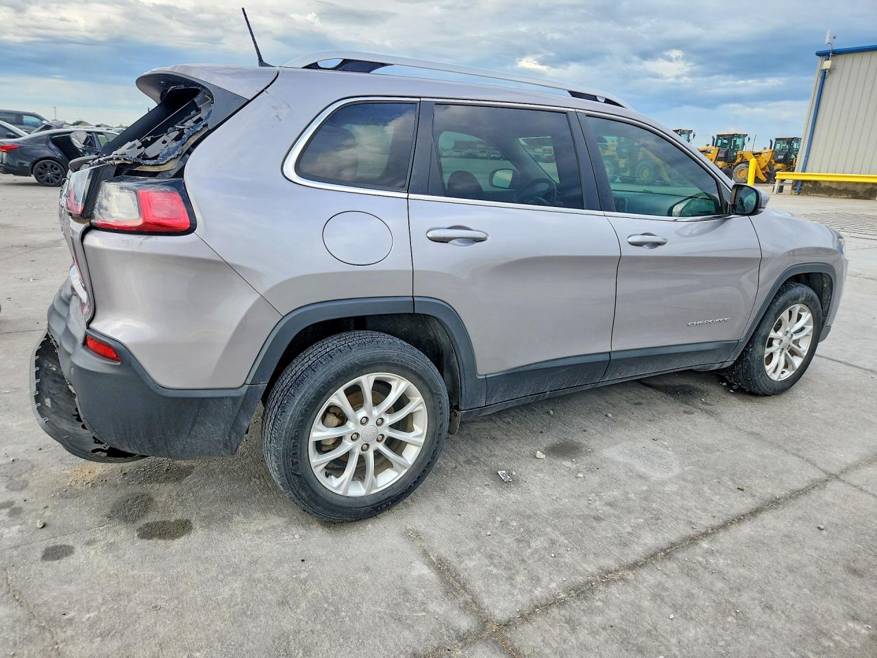 2019 JEEP CHEROKEE LATITUDE photo 7