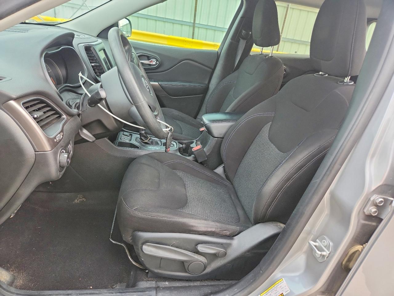 2019 JEEP CHEROKEE LATITUDE photo 19