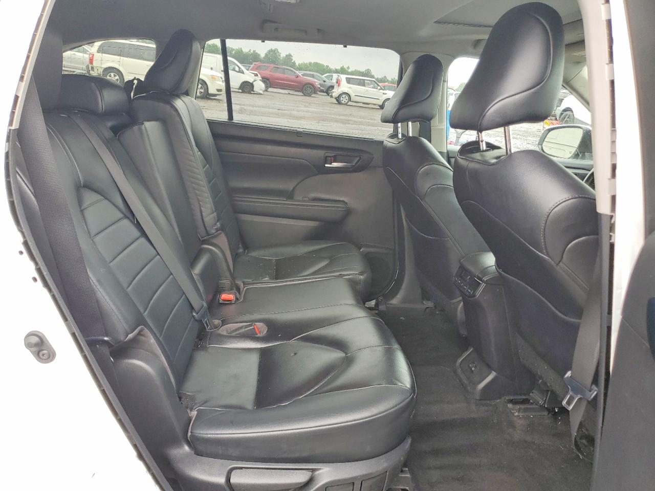 2023 TOYOTA HIGHLANDER XLE photo 31