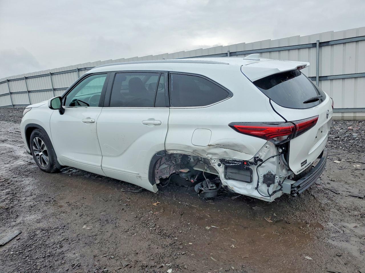 2023 TOYOTA HIGHLANDER XLE photo 4