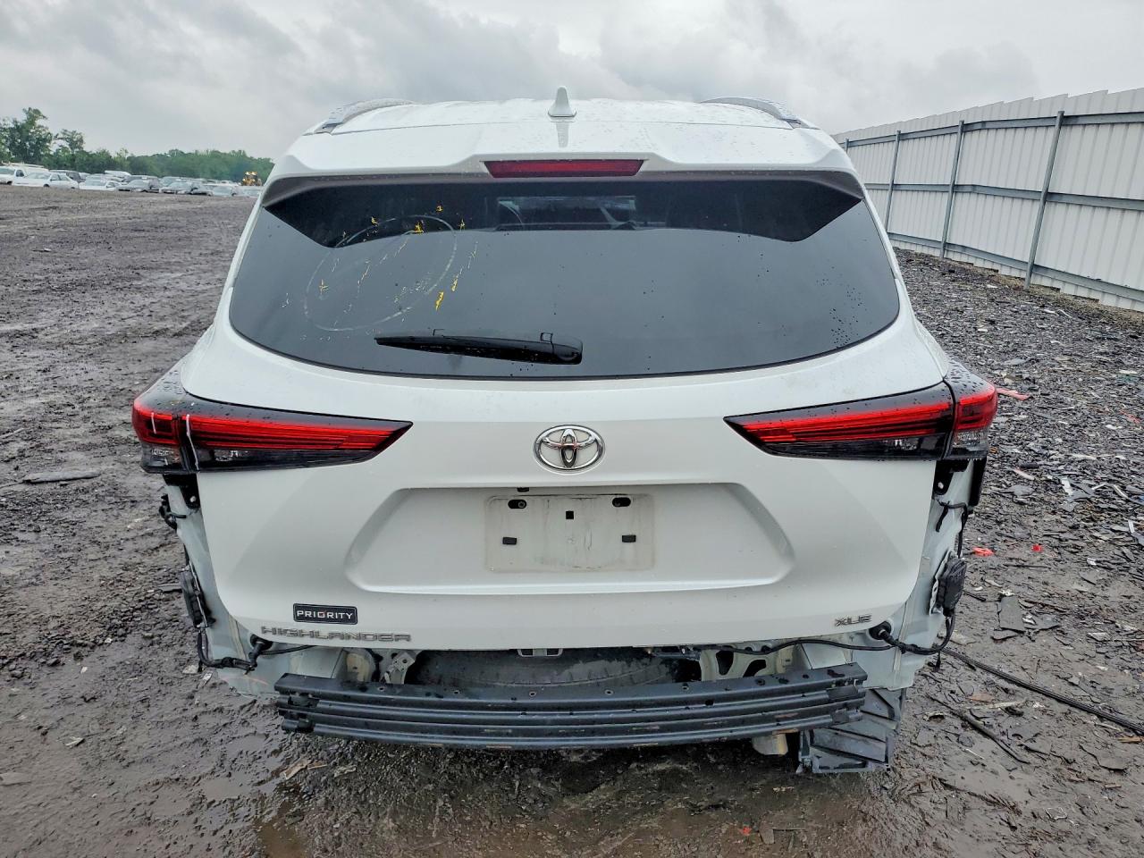 2023 TOYOTA HIGHLANDER XLE photo 16