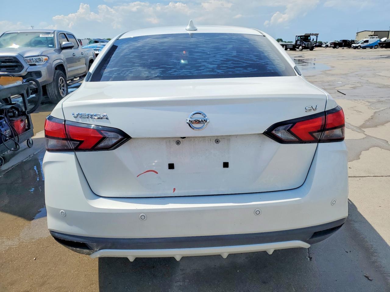 2020 NISSAN VERSA SV photo 16