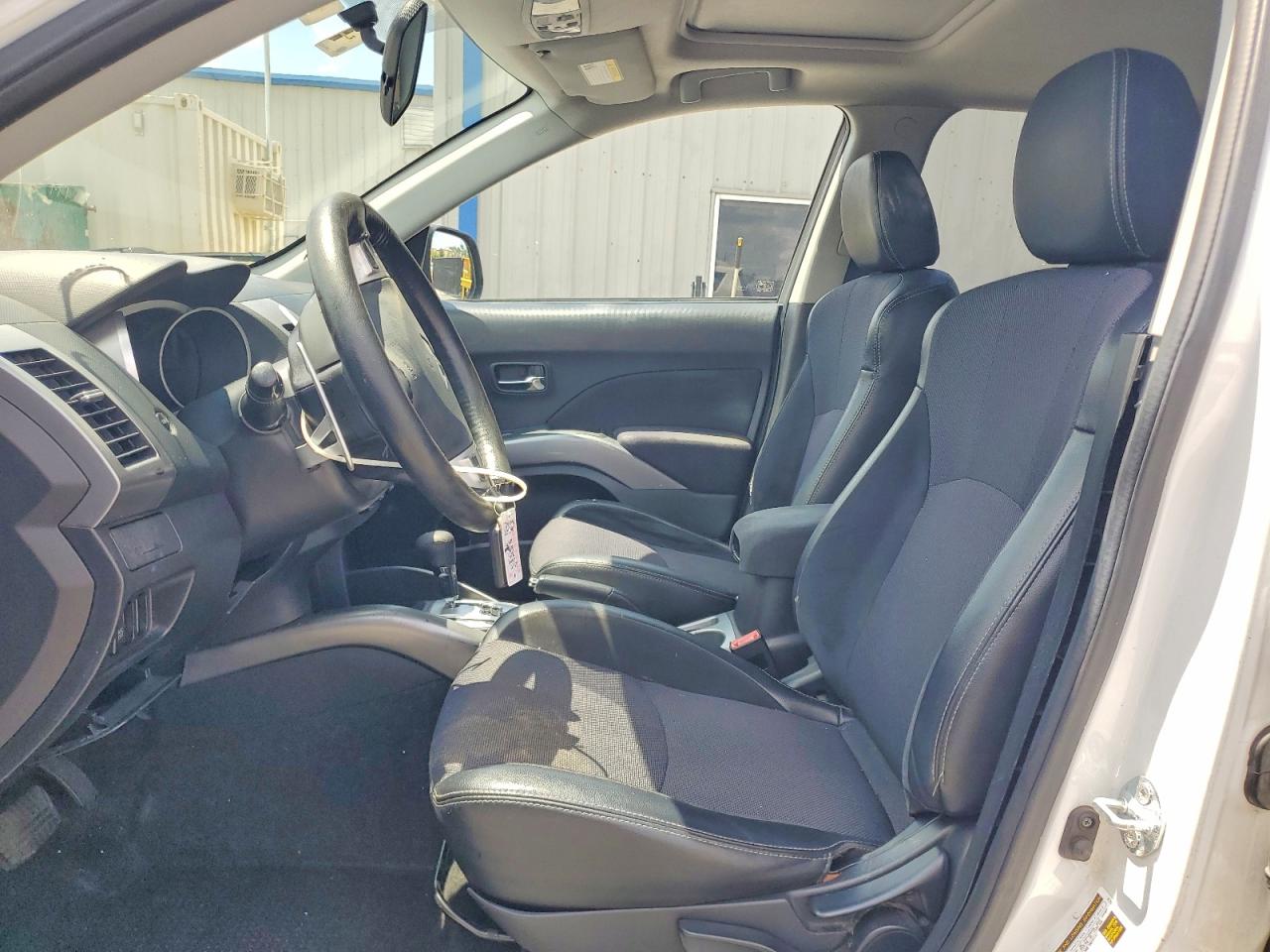 2009 MITSUBISHI OUTLANDER SE photo 13