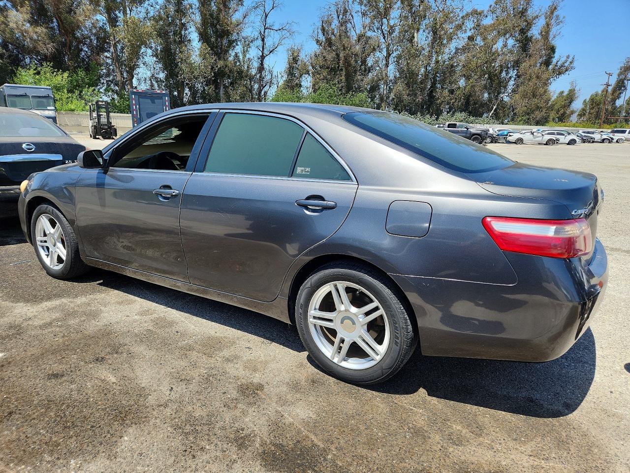 2009 TOYOTA CAMRY LE photo 2