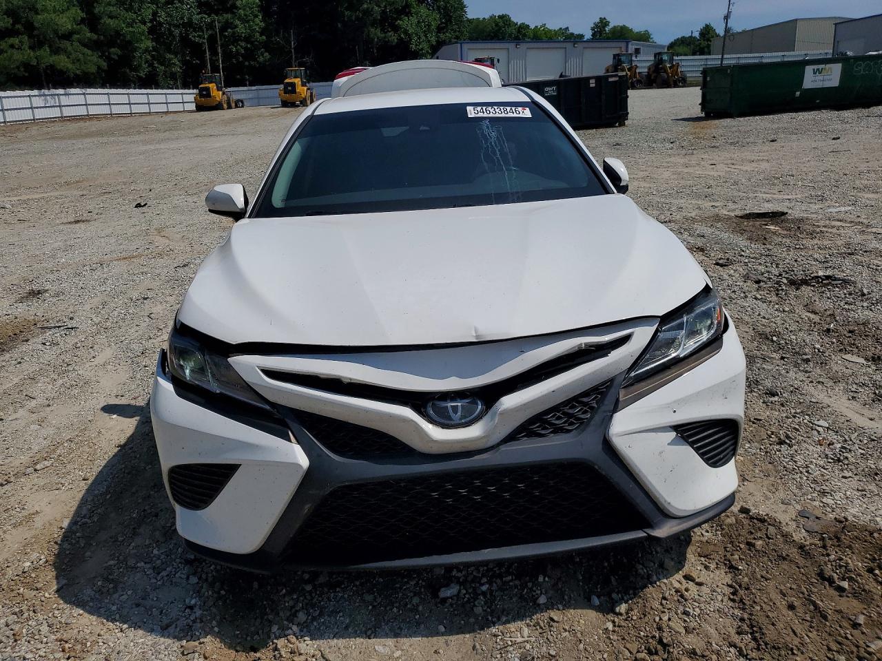 2018 TOYOTA CAMRY SE photo 5