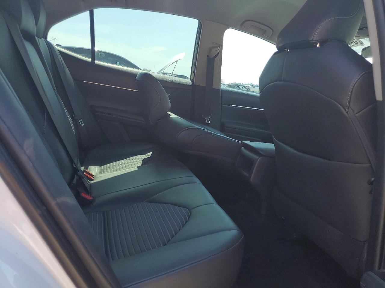 2018 TOYOTA CAMRY SE photo 10