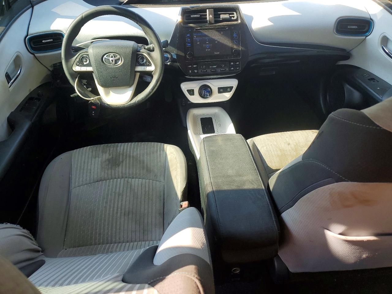 2017 TOYOTA PRIUS FOUR photo 15