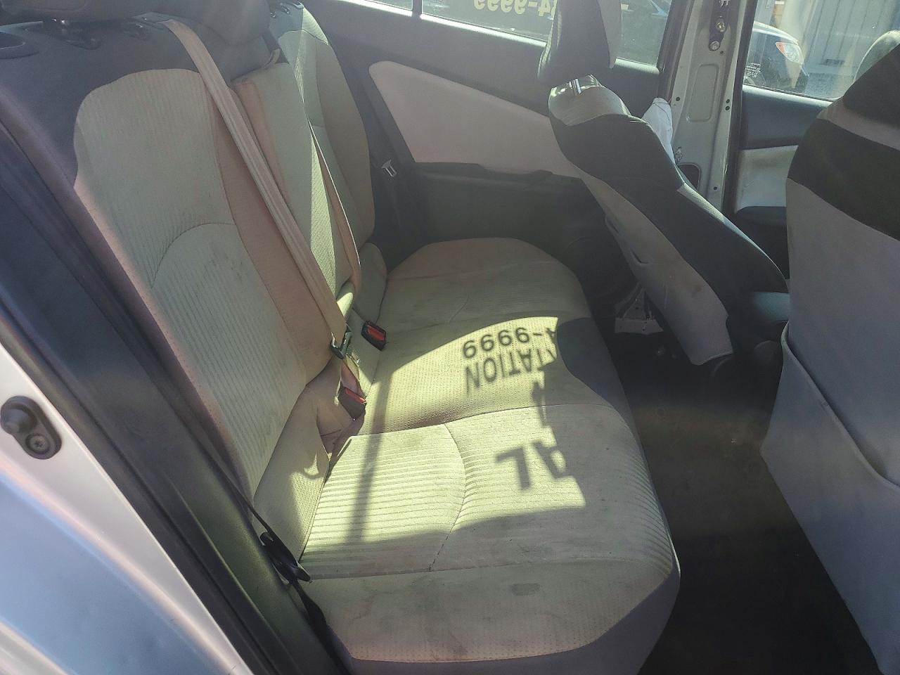 2017 TOYOTA PRIUS FOUR photo 19