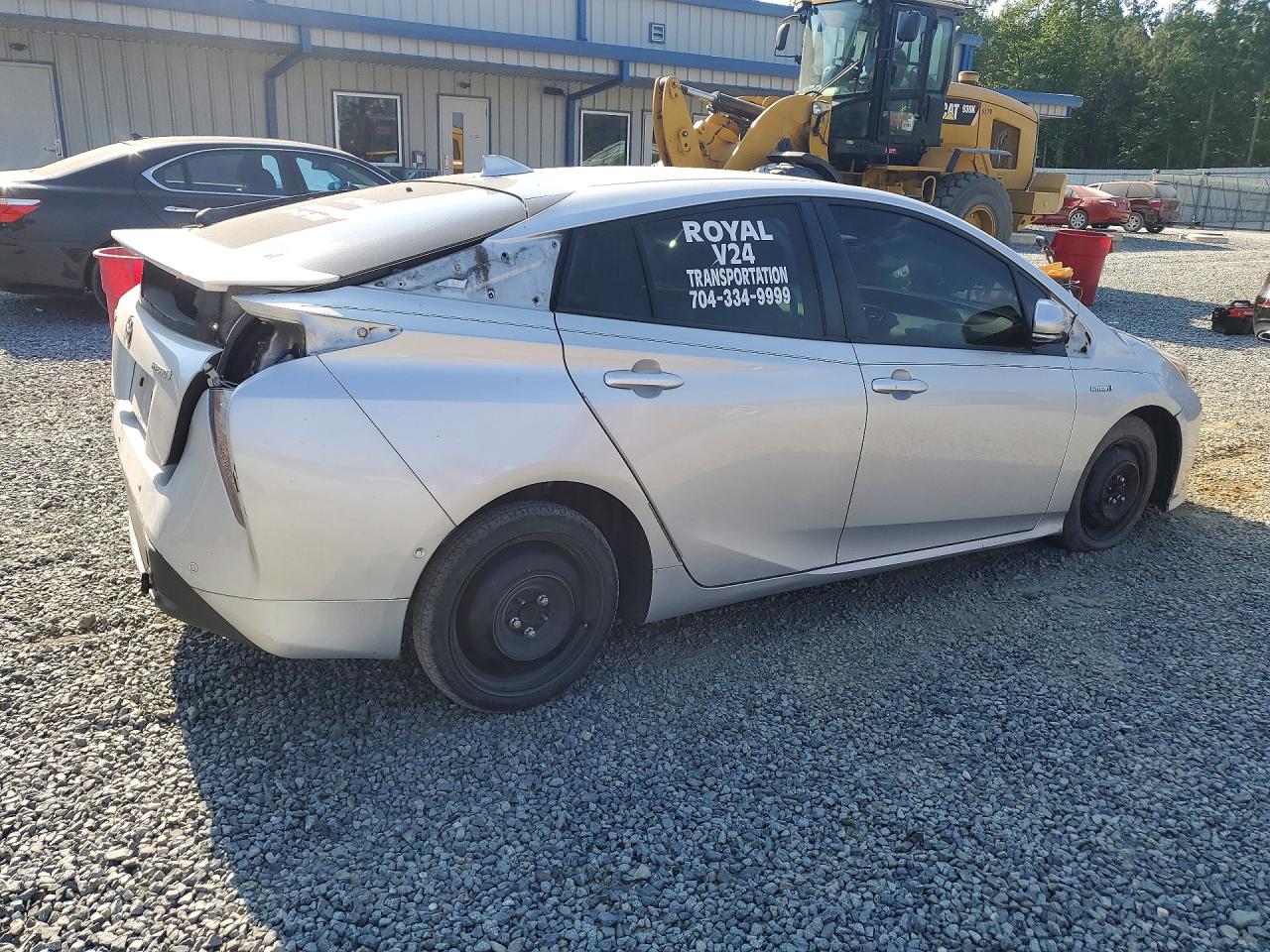 2017 TOYOTA PRIUS FOUR photo 5