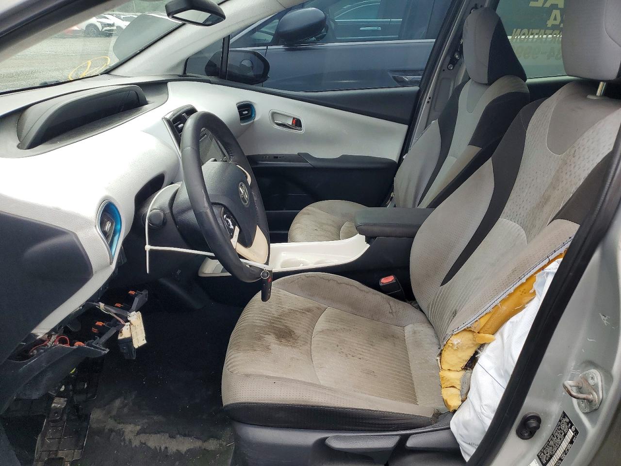 2017 TOYOTA PRIUS FOUR photo 13