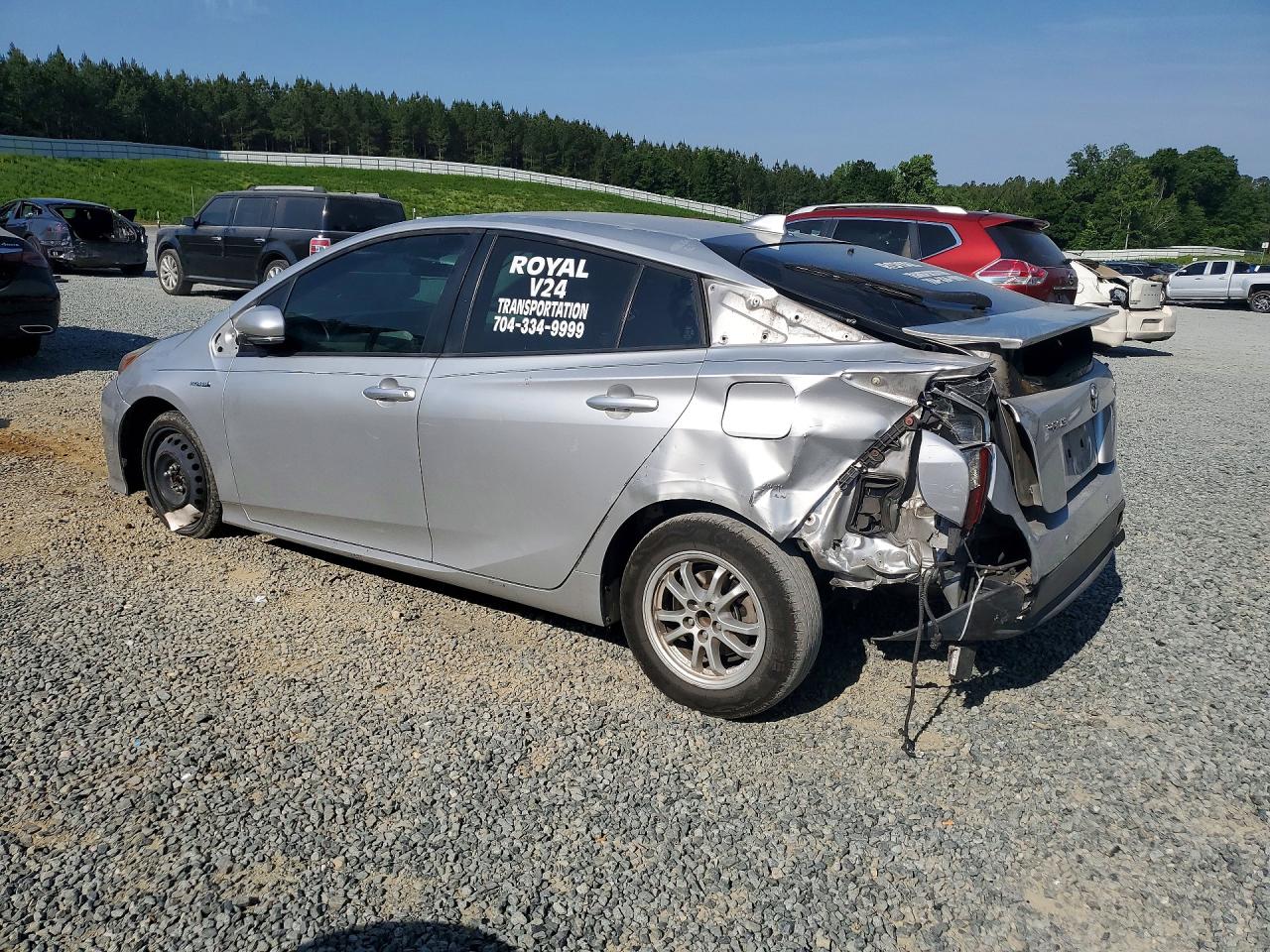 2017 TOYOTA PRIUS FOUR photo 3